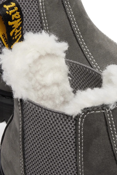 Dr. Martens sztyblety zamszowe 2976 Bex Fur Lined damskie kolor szary na platformie lekko ocieplone DM41420020 - zdjęcie produktu nr 2