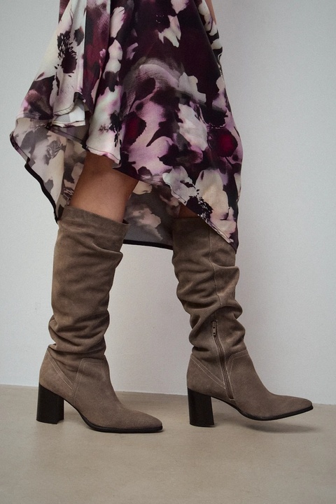 Medicine kozaki zamszowe kolor szary na słupku - zdjęcie produktu nr 1