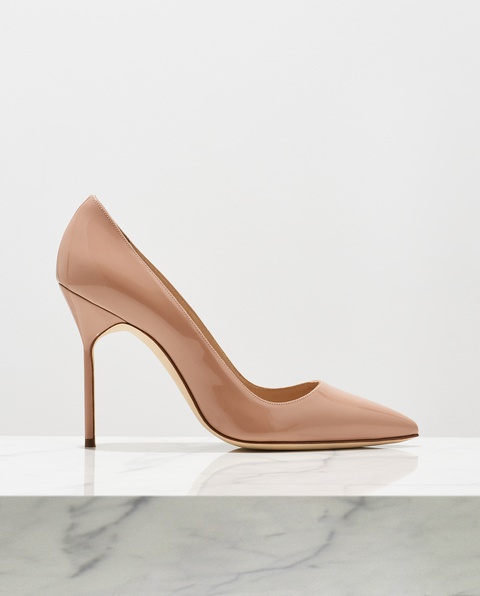 MANOLO BLAHNIK - Lakierowane szpilki nude Patent 10.5 cm - zdjęcie produktu nr 1
