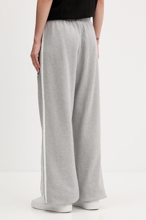 adidas Originals spodnie dresowe bawełniane GFX SWEATPANTS damskie kolor szary z aplikacją KF2313 - zdjęcie produktu nr 2