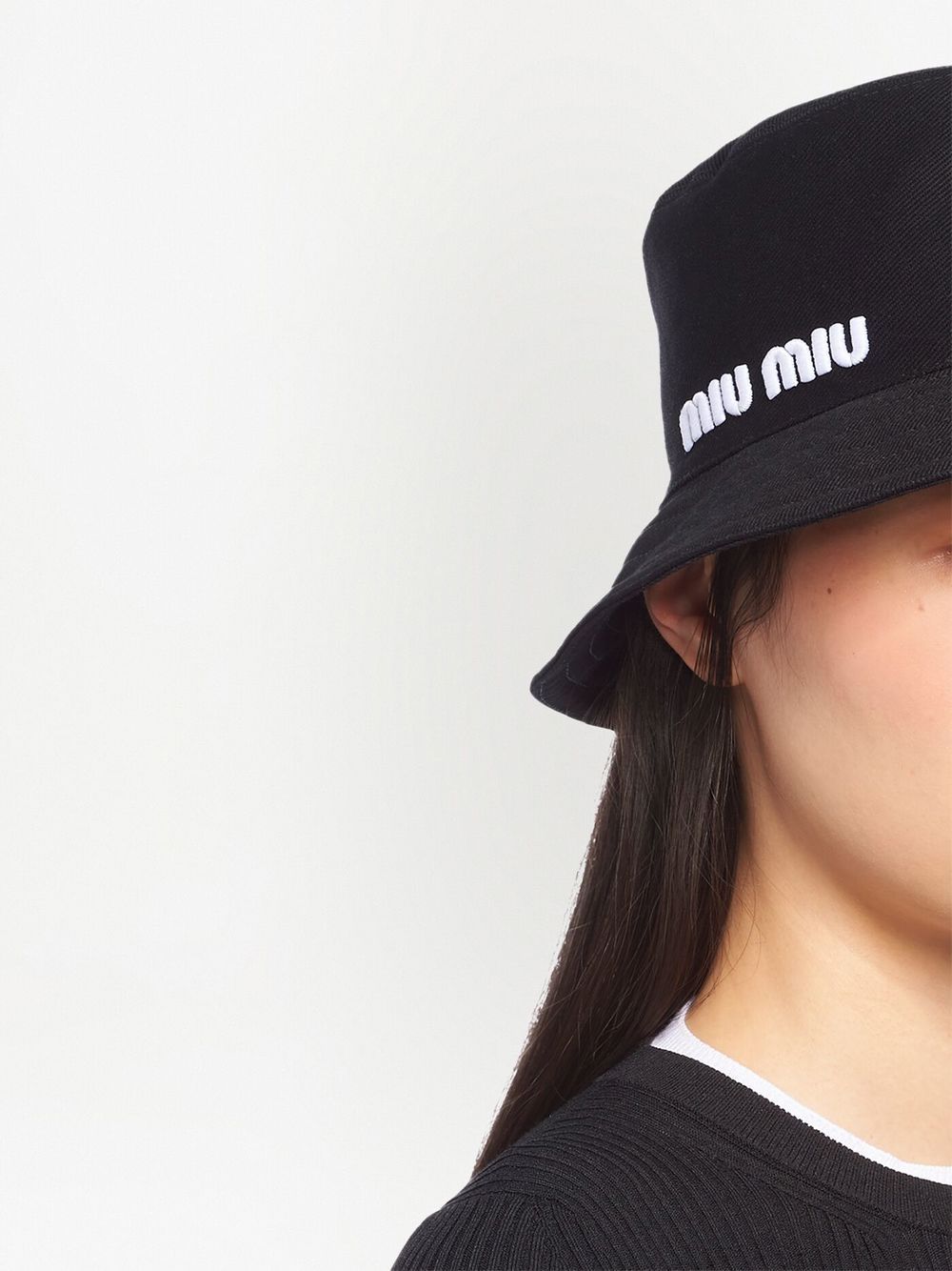 MIU MIU ブラック バケットハット Miu Miu logo bucket hat - Black za 2 034,00 PLN na Selected by M