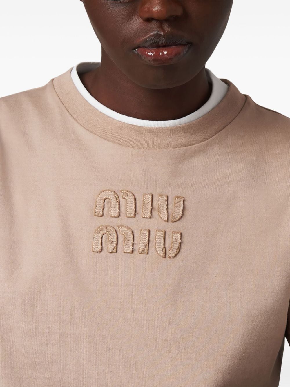 Tシャツ・カットソー Miu Miu Fitted Nude T-Shirt With Lace Trim Cropped lace-trimmed cotton T-shirt in white - Miu Miu